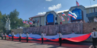 Благочинный Алданского округа поздравил жителей города с Днем Государственного флага России - Якутская и Ленская епархия