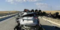 В Крыму на трассе «Таврида» перевернулся грузовик - Комсомольская Правда