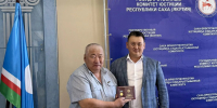 Сегодня в Госкомюстиции Якутии состоялось торжественное вручение нагрудного знака к почетному званию «Заслуженный юрист Республики Саха (Якутия)» Алексею Саввинову - Госкомюстиции РС(Я)
