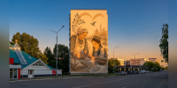 Мурал с бабушкой и внучкой принёс художнику из Челнов победу на фестивале «ФормАРТ» - Газета Вести КАМАЗа