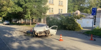 В Челябинске мужчина на иномарке влетел в дерево - Агентство новостей Доступ