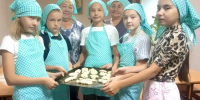 Когда опыт встречает юность: кулинарный урок от «серебряных» волонтеров в Урмарах - Министерство труда и соцзащиты