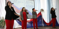 Сегодня в Ракитном прошла праздничная программа, посвящённая Дню Государственного флага Российской Федерации. - Ракитянский район