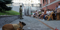 День фронтовой собаки в Музее «Арсенал прошел с кинологом Росгвардии - Росгвардия