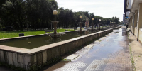 В центре Абакана вышедший из строя фонтан затопил территорию у магазина "Палалар" - Республиканская телевизионная сеть