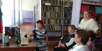 Информационно-патриотический час «Флаг Родины моей» (Новорепинская с/б) - МЦБ Ершовского района