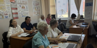 В ногу с цифровыми технологиями: жители старшего возраста в Севастополе успешно прошли курсы по компьютерной грамотности - Департамент труда и соцзащиты населения