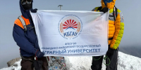 Вершина взята: студенты факультета среднего профессионального образования  водрузили флаг университета на Эльбрусе. - КБГАУ им. В.М. Кокова