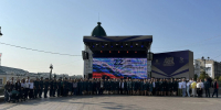 В День Государственного флага Российской Федерации, сотрудники УФК по Омской области приняли участие в развертывании 55 – метрового флага России. - УФК по Омской области