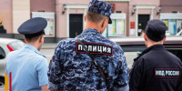 В Воронеже 22-летний мужчина угнал машину, сменил номера, врезался в мусорку и сбежал - РИА Воронеж