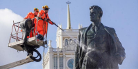 Более 1,1 тысячи памятников промоют в Москве в преддверии Дня города - Правительство Москвы