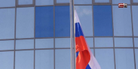 Сотни сургутян посетили празднование Дня флага России на площади Советов - СургутИнформТВ