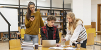 students-working-study-group - Новый Компаньон