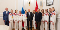 Александр Беглов и Александр Бельский поздравили чемпионок мира по художественной гимнастике - Законодательное собрание