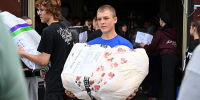 Из Алтайского края в зону СВО направят подарки для первоклассников Славяносербска и технику для алтайских бойцов - Законодательное Собрание