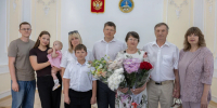 В ЗАГС Майкопского района  чествовали юбиляров семейной жизни - Газета Маяк