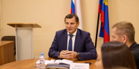 Глава Кольского округа Александр Лихолат: Понедельник по традиции начинаем с аппаратного совещания — обсуждаем итоги прошедшей недели и ставим задачи на текущую. - Кольский район