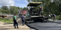 На время строительства нового моста в Батецком округе запустили движение по временному объезду - Правительство Новгородской области