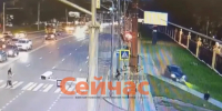 Автомобиль наехал на пешеходов на остановке в Нижнем Новгороде - ИА Нижний сейчас