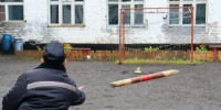 В мурмашинской колонии осуждённые состязались в мастерстве игры в городки - УФСИН