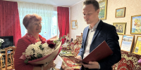 Министр образования Псковской области поздравил ветерана педагогического труда с 80-летием                      - Министерство образования