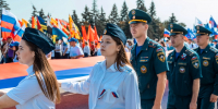 Судебные приставы пронесли 30-метровый триколор по центральным улицам города - УФССП Липецкой области