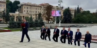 Делегация из Петербурга возложила цветы к символам воинской славы в Минске - Санкт-Петербург.ру