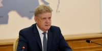 Анатолий Серышев провел окружное совещание по вопросам проведения уборочной кампании в регионах Сибири - Администрация области