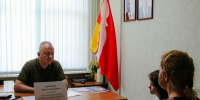 Прием граждан провел помощник заместителя Председателя Государственной Думы ФС РФ Алексея Васильевича Гордеева. - Администрация Таловского района