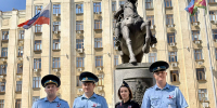 Сотрудники  ГУФССП России по Краснодарскому краю и представители Молодёжного совета  провели акцию «Цвета Родины» в преддверии Дня флага - УФССП