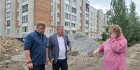 Благоустройство двора на улице Конева идет по графику - Единая Россия