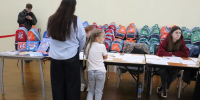 В Тверской области начали выдавать школьные наборы для первоклассников - Комсомольская Правда