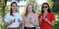 Ленты-триколор раздали сотрудники Пензенского Росреестра жителям города! - Пачелмский район