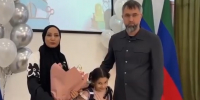 Магомед Рамазанов вручил школьный набор будущей первокласснице с особенностями здоровья - Газета Молодежь Дагестана