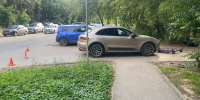 Женщина за рулем Porsche сбила подростка на электросамокате в Нижнем Новгороде - фото 1 - vGorodeN.Ru