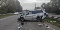 На полном ходу внедорожник «влетел» в ограждение: двое детей и женщина пострадали в ДТП Абакана - Абакан 24