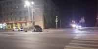 В центре Омска вдребезги разбились две легковушки на проспекте Маркса - СуперОмск