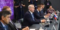 Губернатор Новосибирской области Андрей Травников провел рабочую встречу с членами иностранных делегаций на форуме «Технопром-2026» - Правительство Новосибирской области
