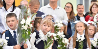 первоклассники 1 сентября школьная линейка День знаний - Новый Компаньон