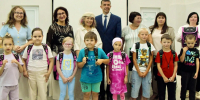 250 рюкзаков — 250 улыбок: как Альметьевск помогает собраться в школу - Альметьевский район