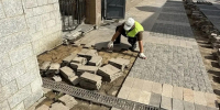В 130-м квартале Иркутска заменят разбитую плитку на пешеходном променаде администрация Иркутска - IrkutskMedia.Ru