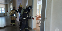 К новому учебному году готовы: пожарные провели тренировки в образовательных учреждениях Кушвы и Качканара - ГУ МЧС Свердловской области