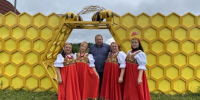 В Рузаевке пасеке Традиций Турбиных прошёл медовый фестиваль - Известия Мордовии