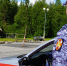 сотрудник Росгвардии возле автомобиля - ИА Nord-News.Ru