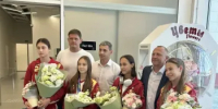 Оренбургских дзюдоисток, которые приняли участие в первенстве мира и завоевали медали, в аэропорту встретил министр физической культуры и спорта Оренбургской области Олег Панькин - Министерство физкультуры и спорта