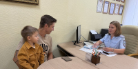 Сотрудница Отдела по вопросам миграции Одинцовского Управления провела акцию «Госуслуги — это просто, быстро и удобно!» - Городской округ Одинцово