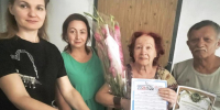 Поздравление на дому  «Тепло доброй традиции».  Городская библиотека № 1 - Алуштинская ЦБС