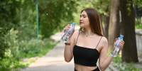 Пить через силу не нужно: ученый объяснила, сколько воды требуется организму - Комсомольская Правда