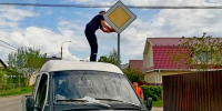 В Коврове чинят дороги, убирают смет, пилят ветки и косят траву - KovrovSegodnya.Ru