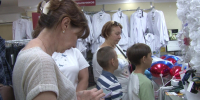 «Помоги пойти учиться» : в Анапе десятки школьников получили комплекты школьной формы - ТРК Анапа Регион